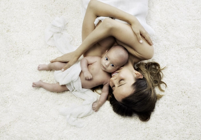 portrait enfant maternity luxxembourg poetrait de maman avec son bébé