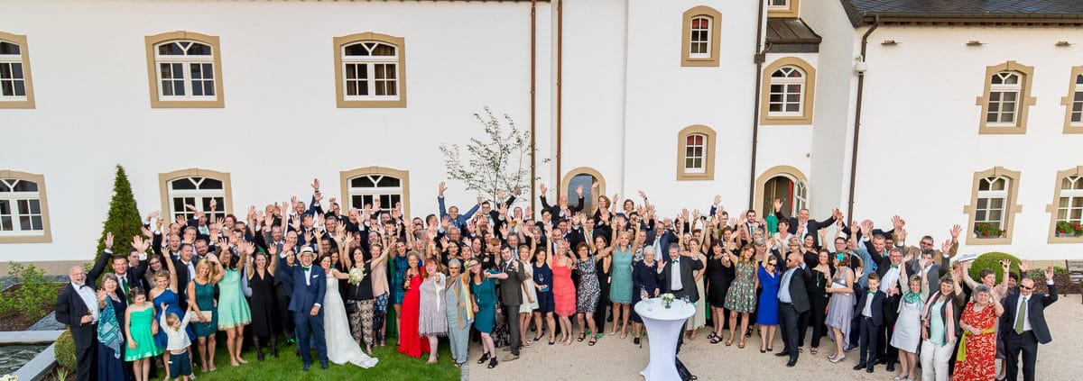 photo de groupe de maraige au chateau d'urspelt