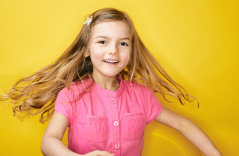 shooting g fille en mouvement petite fille en mouvement